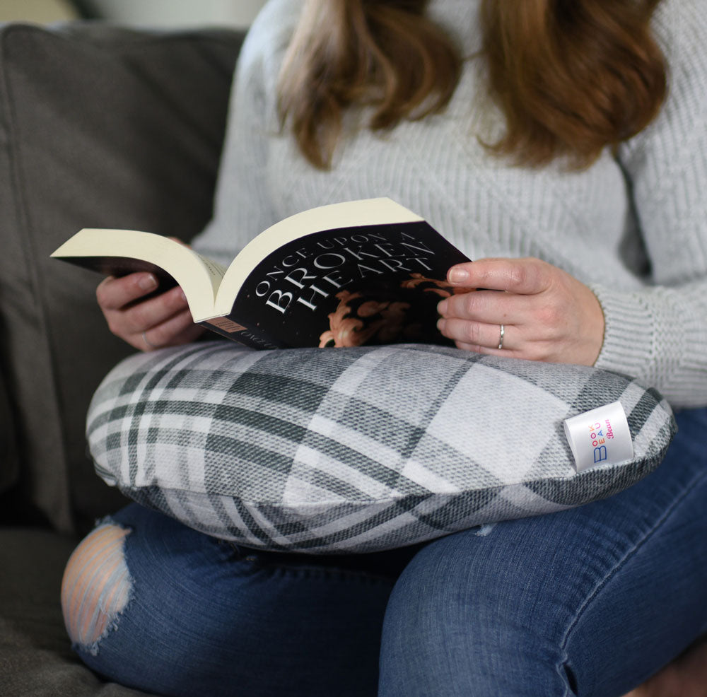 WHAT IS A READING PILLOW? – Book Beau